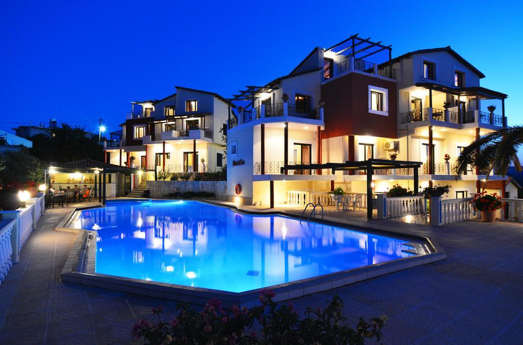 Antilia Apartments Tavronitis Екстериор снимка